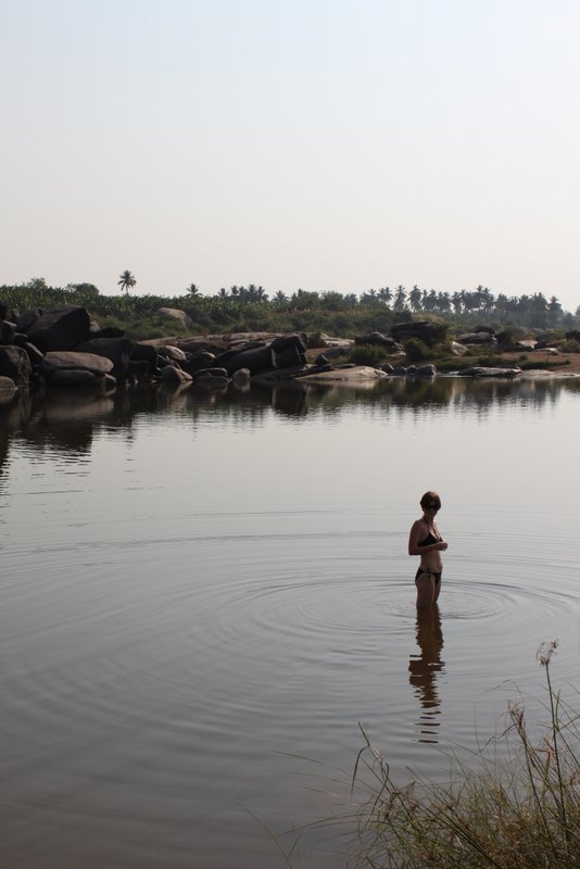 India 2010 - Hampi - Virupapur Gaddi - Swimming Lake